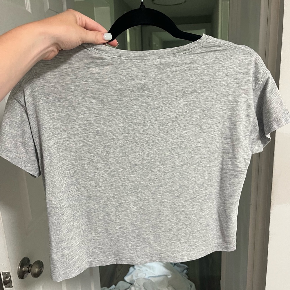 lululemon athletica Light Gray Short Sleeve Crop Top